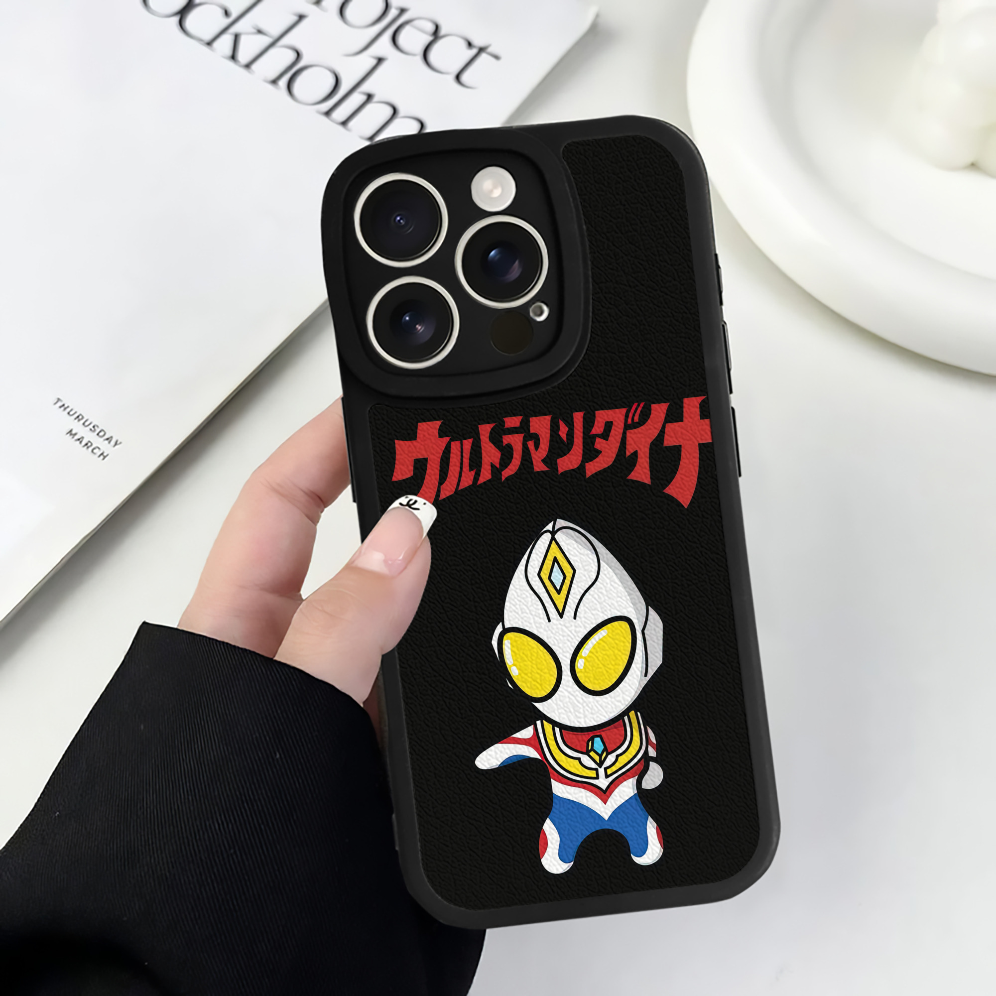 （画像用） ウルトラマン Ultraman 【iPhone 16シリーズ対応】シリコンスマホケース（レザー調） 材質：シリコン